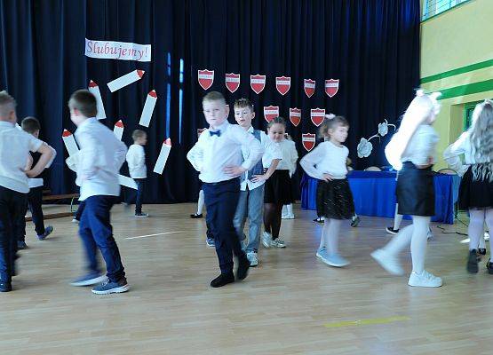 Ślubowanie klas pierwszych w Zespole Szkół w Garczegorzu 18.10,2024 rok.