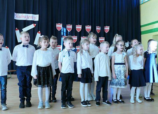 Ślubowanie klas pierwszych w Zespole Szkół w Garczegorzu 18.10,2024 rok.