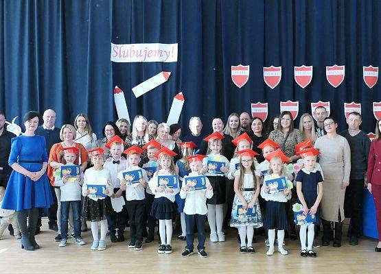 Ślubowanie klas pierwszych w Zespole Szkół w Garczegorzu 18.10,2024 rok.