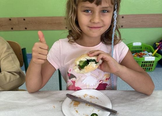 Zdrowe śniadanie w I klasie 25 października 2024r.