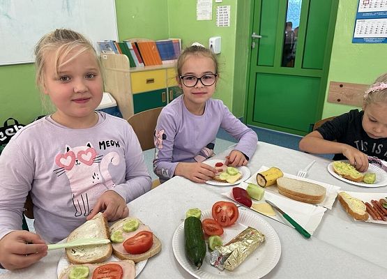 Zdrowe śniadanie w I klasie 25 października 2024r.