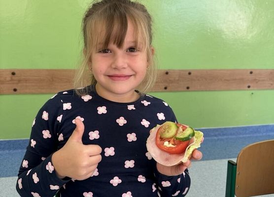 Zdrowe śniadanie w I klasie 25 października 2024r.