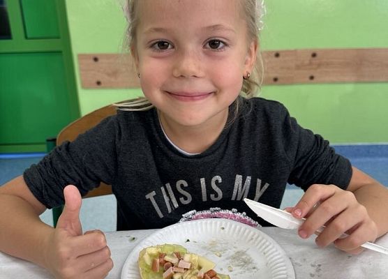 Zdrowe śniadanie w I klasie 25 października 2024r.