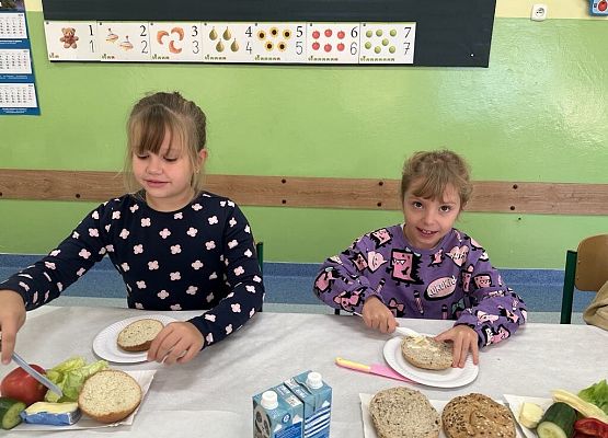 Zdrowe śniadanie w I klasie 25 października 2024r.