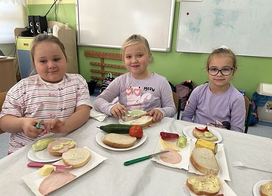 Zdrowe śniadanie w I klasie 25 października 2024r.