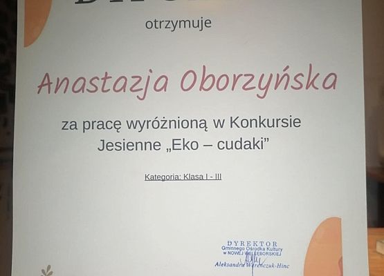 Grafika 3: WYRÓŻNIENIE