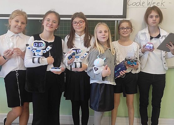 Grafika 11: KÓŁKO Z ROBOTYKI I CODEWEEK 2024