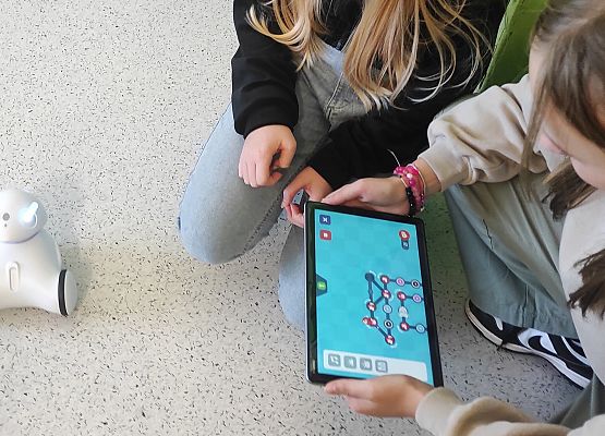 Zajęcia z robotyki w ramach akcji CodeWeek 2024 październik 2024 rok.