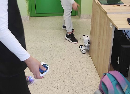 Grafika 9: KÓŁKO Z ROBOTYKI I CODEWEEK 2024