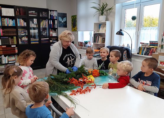 Grafika 2: PAMIĘTAMY, ODWIEDZAMY