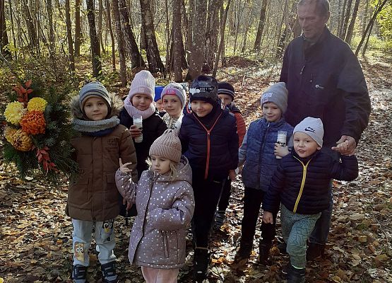 Grafika 6: PAMIĘTAMY, ODWIEDZAMY