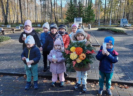 Grafika 1: PAMIĘTAMY, ODWIEDZAMY