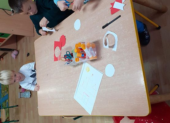 Młodsza grupa przy pracy