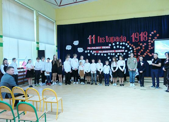 Uroczystość 11 listopada w ZS w Garczegorzu.