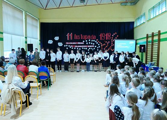 Uroczystość 11 listopada w ZS w Garczegorzu.
