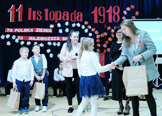 Uroczystość 11 listopada w ZS w Garczegorzu.