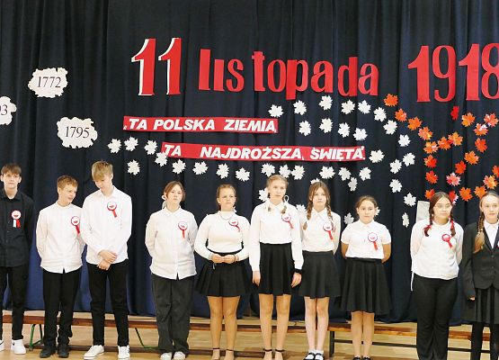 Uroczystość 11 listopada w ZS w Garczegorzu.