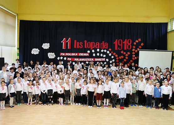 Uroczystość 11 listopada w ZS w Garczegorzu.