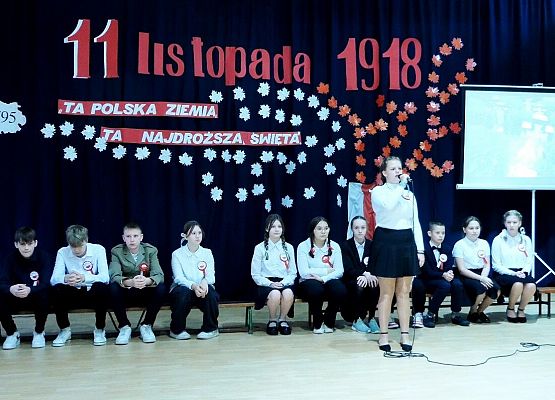 Uroczystość 11 listopada w ZS w Garczegorzu.