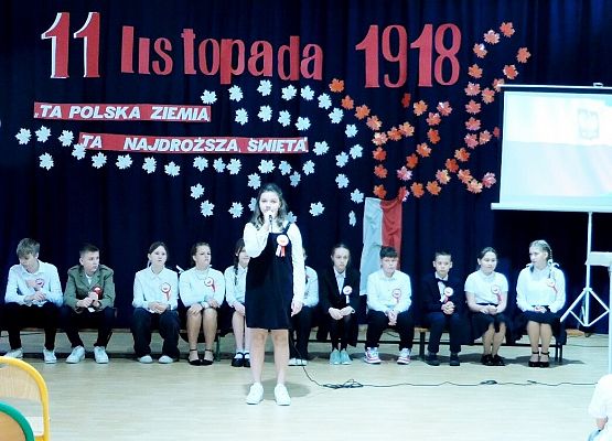 Uroczystość 11 listopada w ZS w Garczegorzu.