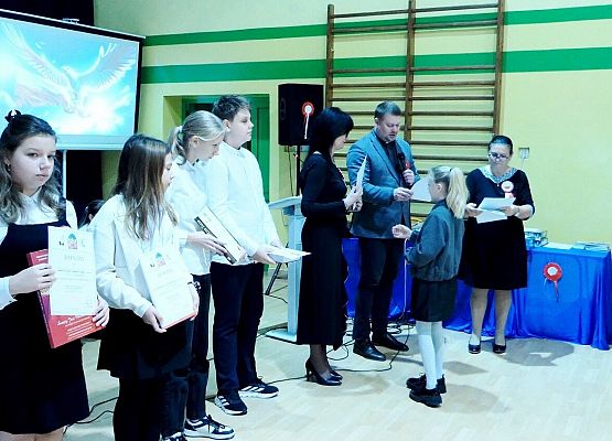 Uroczystość 11 listopada w ZS w Garczegorzu.