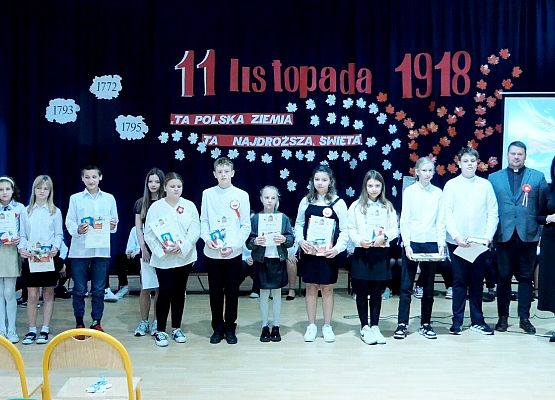 Uroczystość 11 listopada w ZS w Garczegorzu.