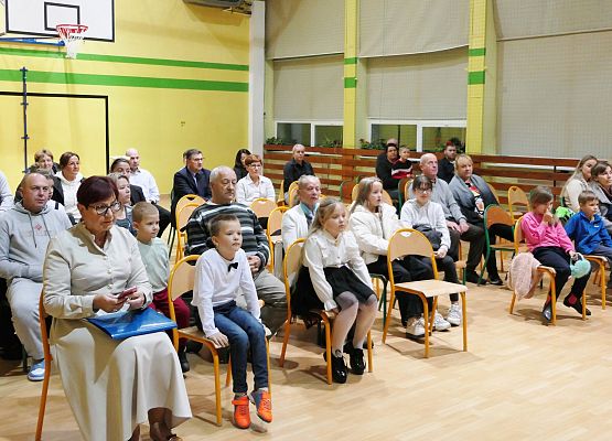 Dodatkowy występ z okazji Święta Niepodległości w ZS w Garczegorzu.