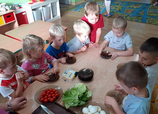 Młodsza grupa - regaty na liściach sałaty