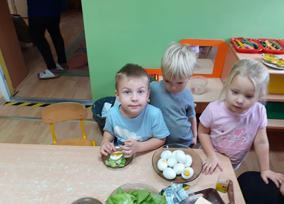 Młodsza grupa - regaty na liściach sałaty