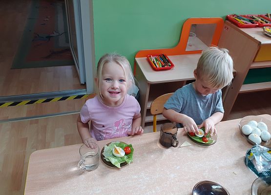 Młodsza grupa - regaty na liściach sałaty