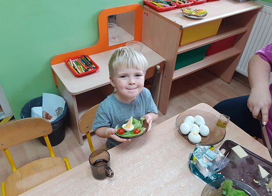 Młodsza grupa - regaty na liściach sałaty