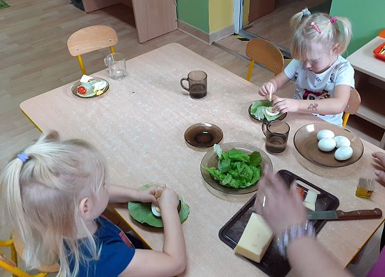 Młodsza grupa - regaty na liściach sałaty