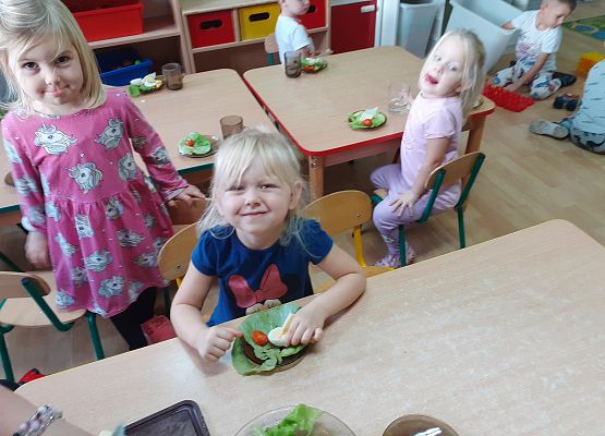 Młodsza grupa - regaty na liściach sałaty