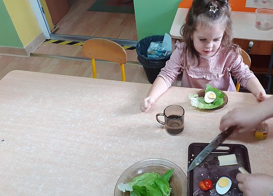 Młodsza grupa - regaty na liściach sałaty