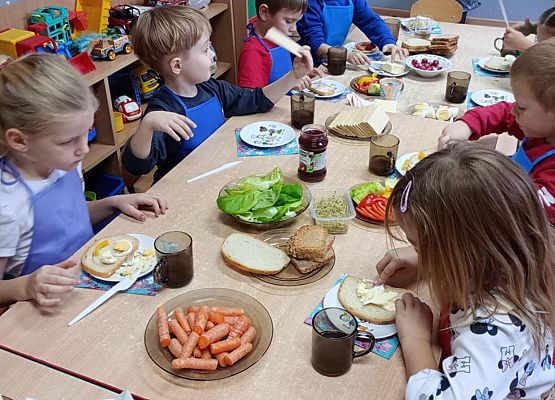 Zdrowe kanapki - praca grupy starszej