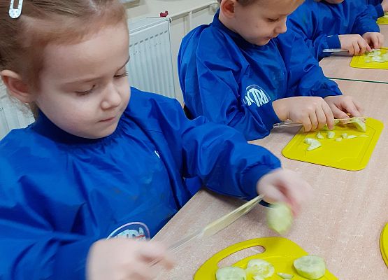 Grafika 4: SMACZNIE I ZDROWO (ciąg dalszy)