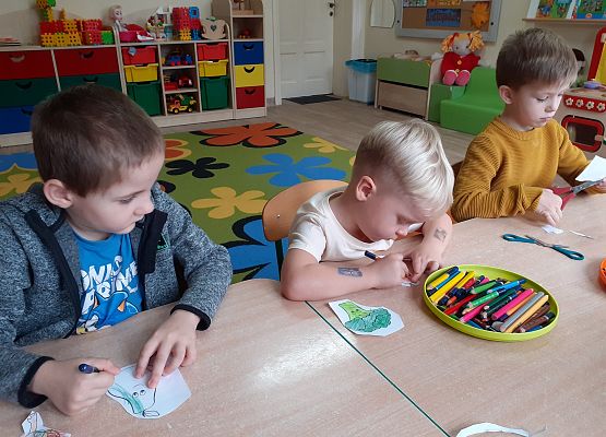 Grafika 4: PRACUSIE W AKCJI