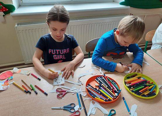 Grafika 5: PRACUSIE W AKCJI