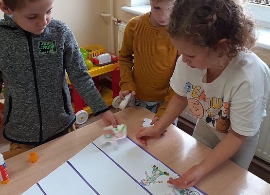 Grafika 7: PRACUSIE W AKCJI