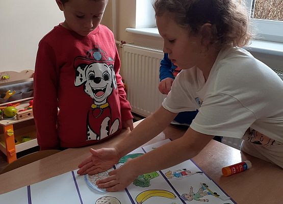 Grafika 12: PRACUSIE W AKCJI