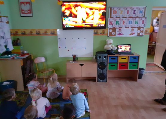 Dzień Kredki w młodszej grupy