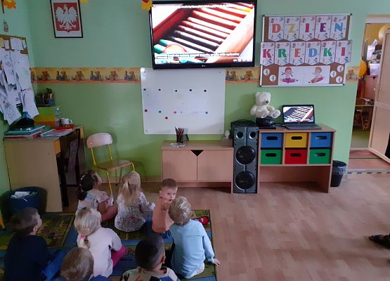 Dzień Kredki w młodszej grupy