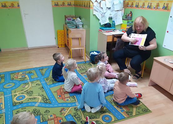 Dzień Kredki w młodszej grupy