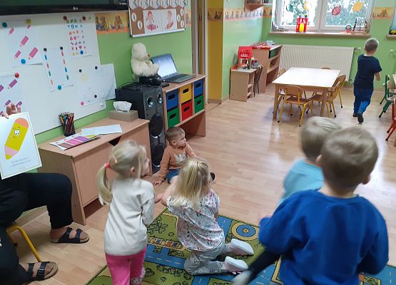 Dzień Kredki w młodszej grupy
