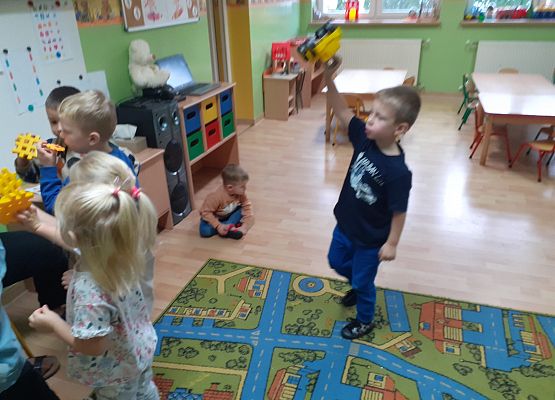 Dzień Kredki w młodszej grupy