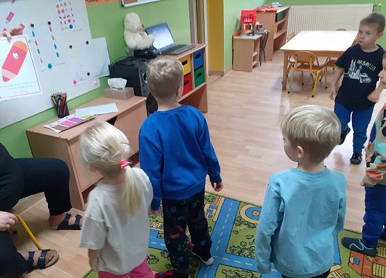 Dzień Kredki w młodszej grupy