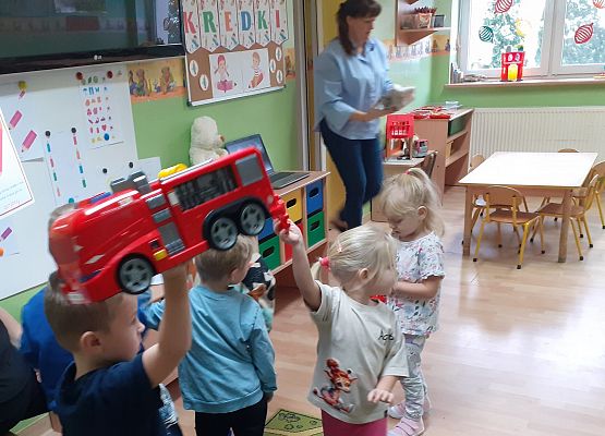 Dzień Kredki w młodszej grupy