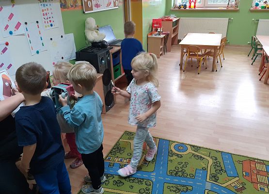 Dzień Kredki w młodszej grupy