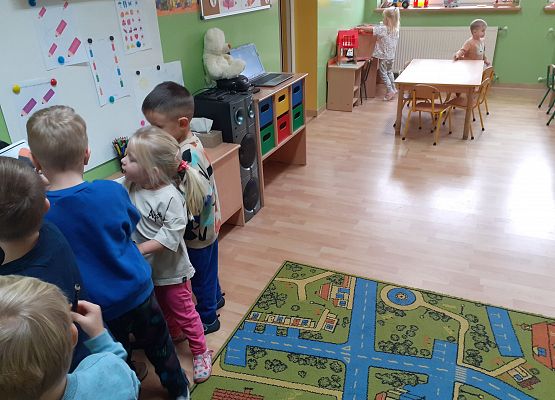 Dzień Kredki w młodszej grupy