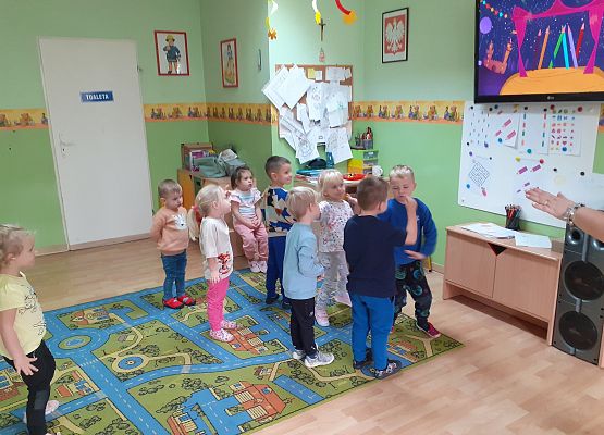 Dzień Kredki w młodszej grupy